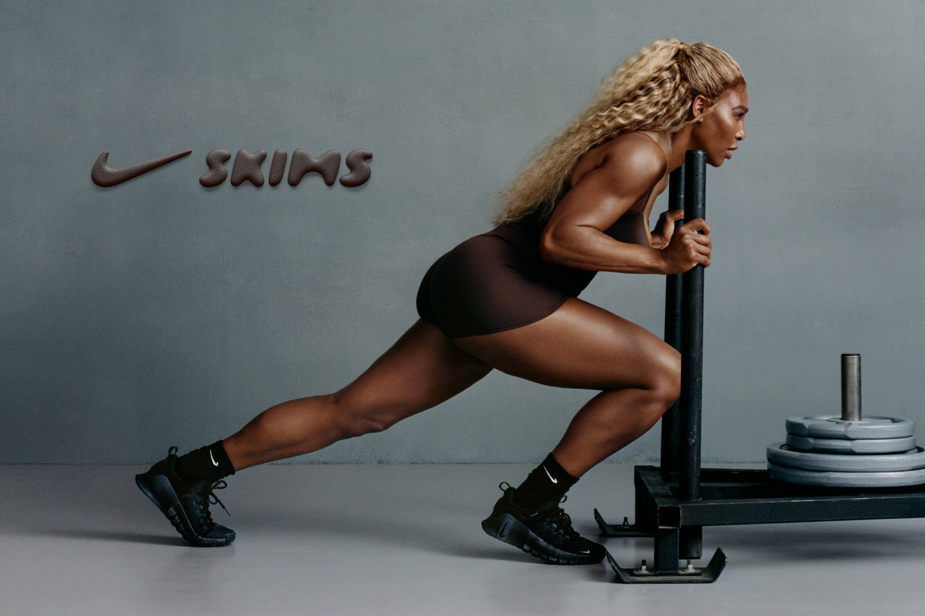 adult,female,person,woman,clothing,footwear,shoe,kneeling