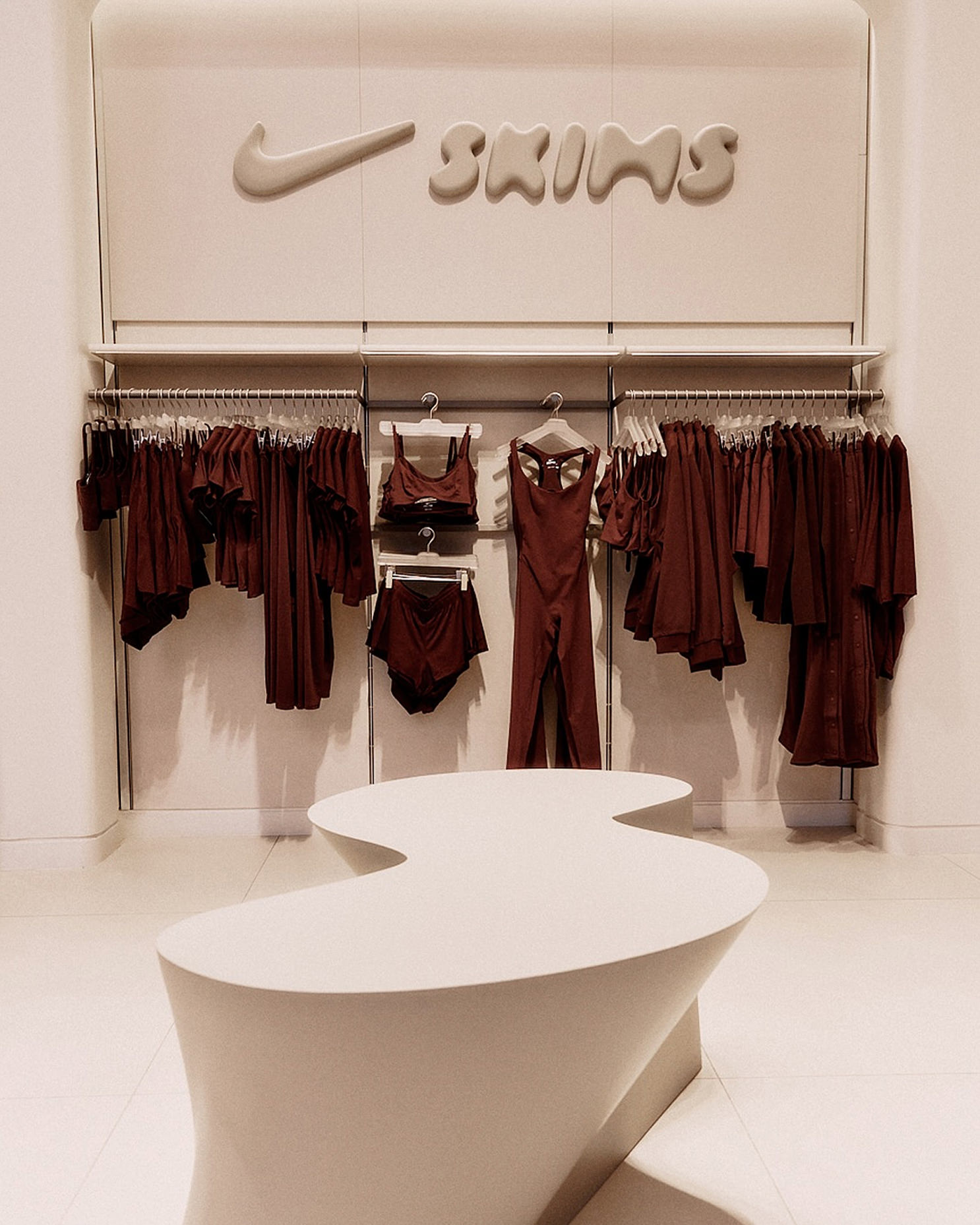 dressing room,indoors,room,bag,handbag,furniture,bathtub,tub,shop,boutique